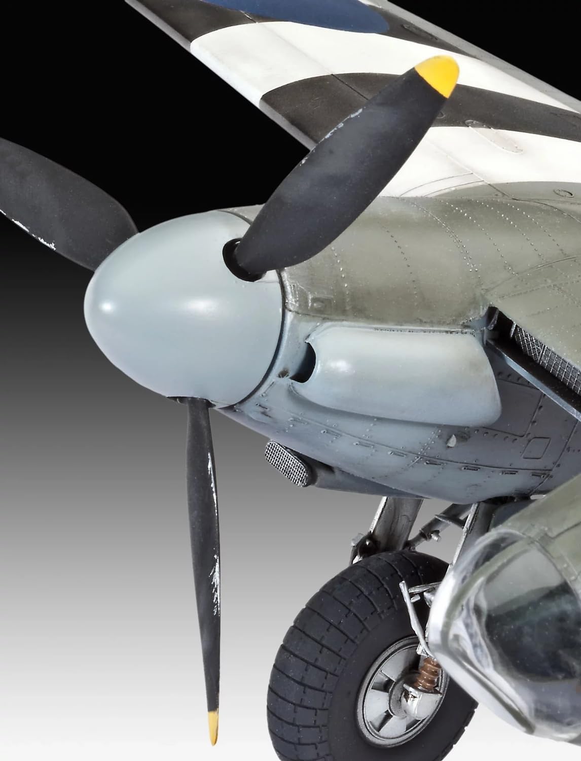 REVELL De Havilland Mosquito Mk.IV 1:32 Model Set